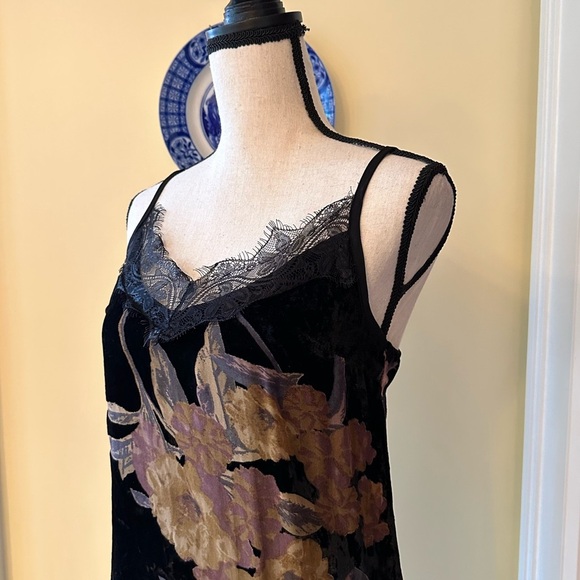 Band of Gypsies | Black Floral Velvet Midi Slip Dress - Picture 6 of 9